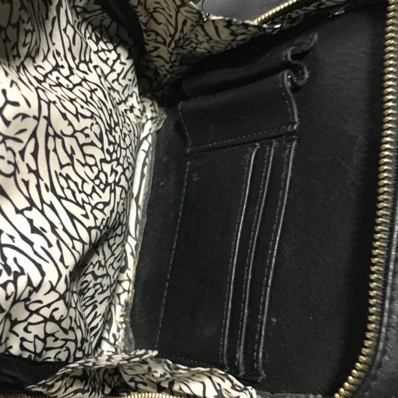 International Concepts Black Back Pack - Picture 4 of 6